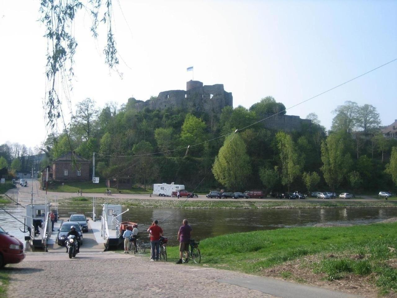 Grosse Wohnung In Polle Mit Grill Und Garten Bagian luar foto